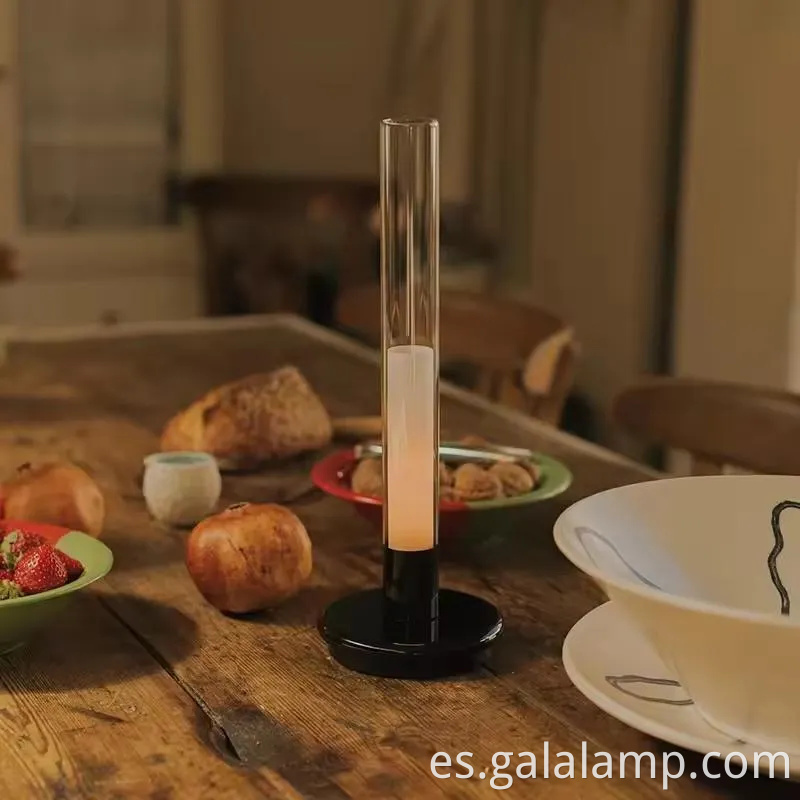 Lámpara de mesa moderna elegante con carga USB para dormitorio y bistro